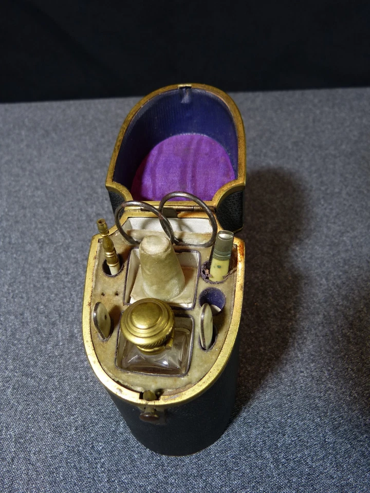 Boite ancienne nécessaire de couture ancien 19 siècle XIX ciseau flacon outil - Photo 4/4