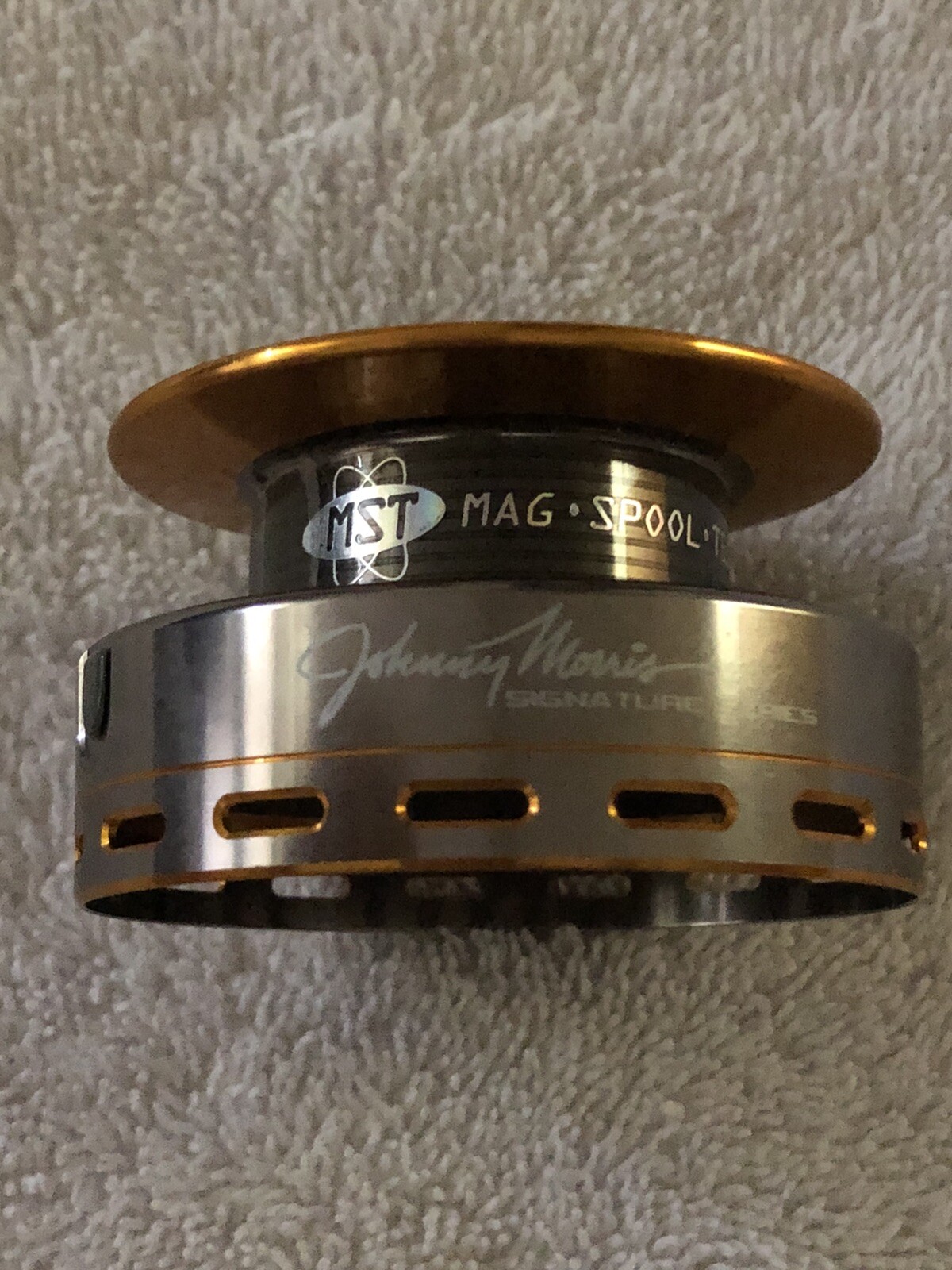 SPARE SPOOL JOHNNY MORRIS SIGNATURE SERIES SPINNING REEL Gold JM50 middle Band