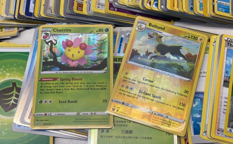 Assorted Pokémon TCG Common, and Rare Trading Cards (685 Cards