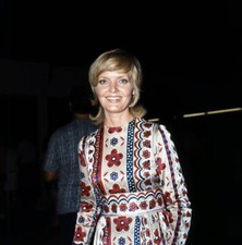 MOVIE OLD PHOTO 1970s Actress Florence Henderson Poses For A Portrait