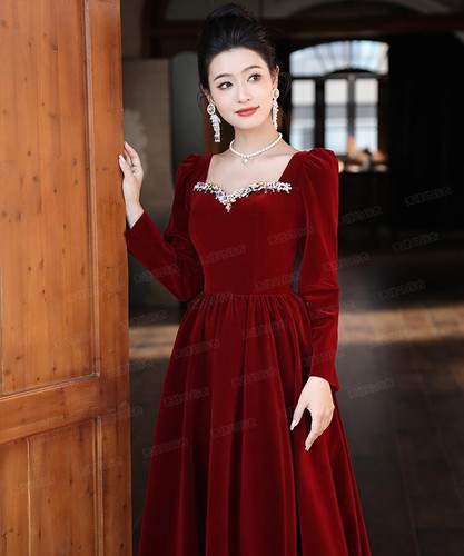 Elegant Red Diamante Square-cut Collar hubble-bubble sleeve A-line Velvet Gown - Bild 8 von 12