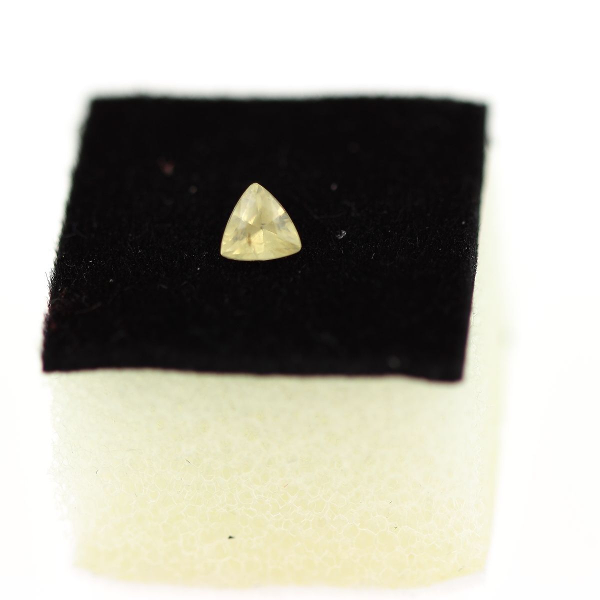 Scheelite de Chine VS 0.43 cts pierre naturelle de collection