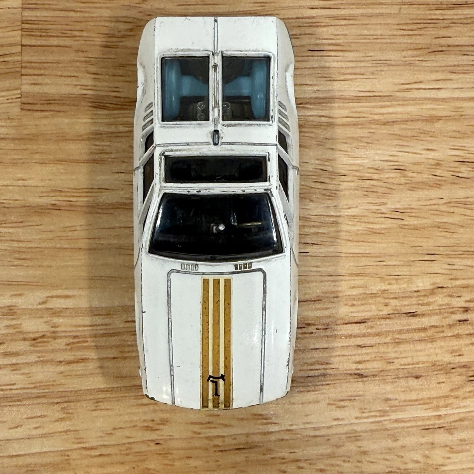 Vintage Corgi Toys DE TOMASO MANGUSTA AZUL OURO BRANCO Diecast Anos 1960 - Imagem 3 de 4