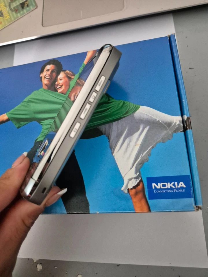 NOKIA E75 GSM UNLOCKED SIM FREE UNLOCK CELL PHONE - Image 3 of 4