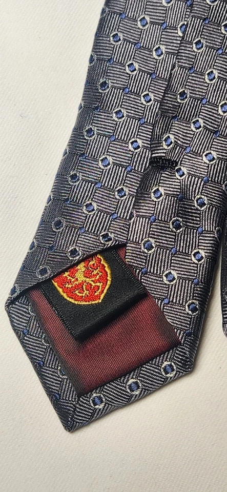 Gravata cinza lavanderia inglesa nova com etiquetas, círculos geométricos, pontos 100% seda 60” clássica - Imagem 4 de 4