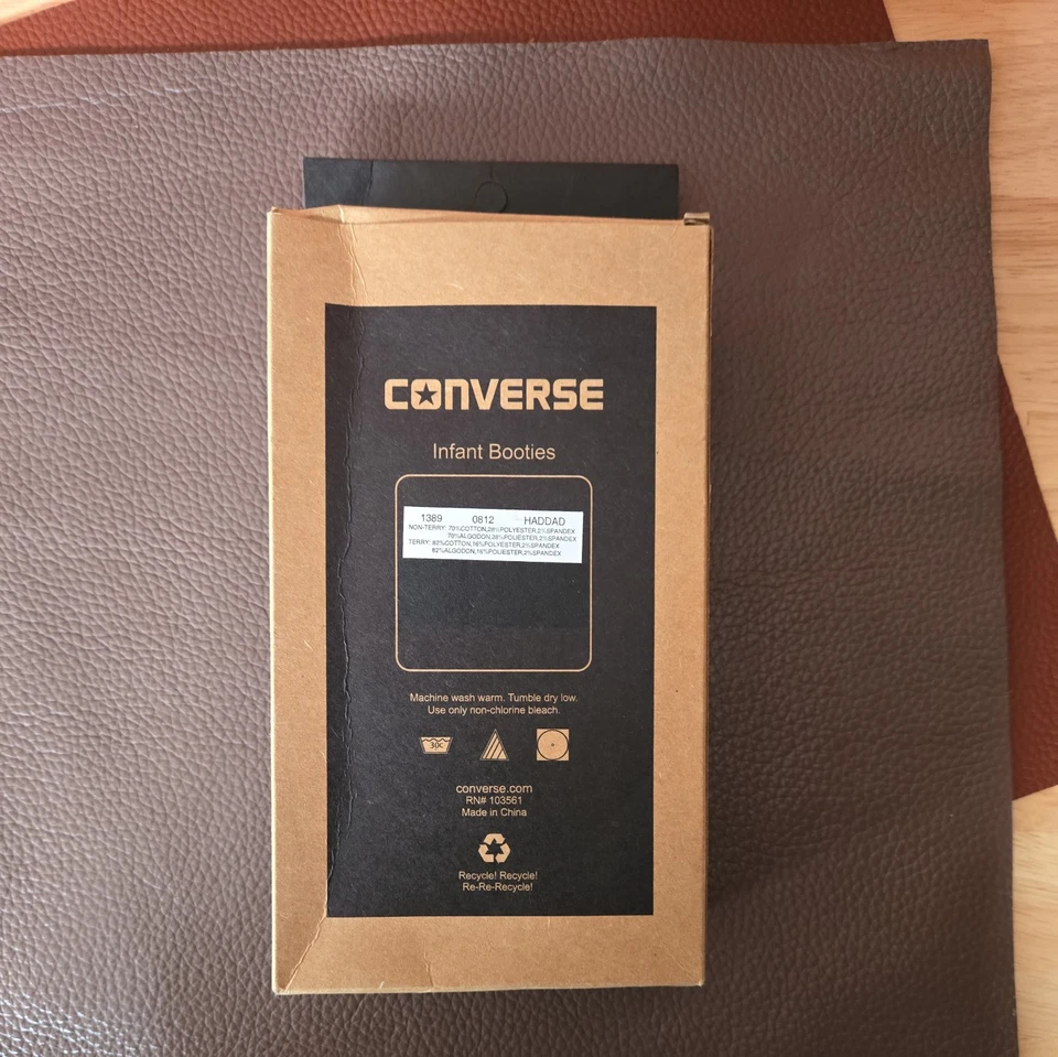 Pack de 2 botines infantiles Converse blanco y negro Chuck Taylor 0-6 meses Foto 2 de 4