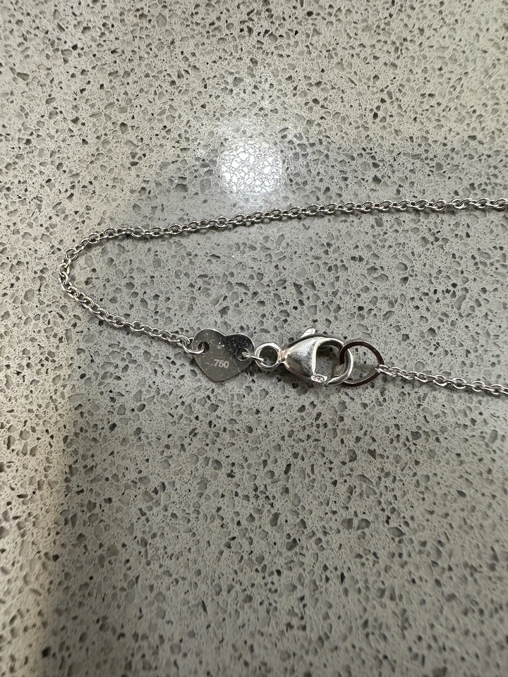 Collar colgante con halo de diamantes Hearts On Fire oro blanco de 18 k 16" 18" Foto 4 de 4