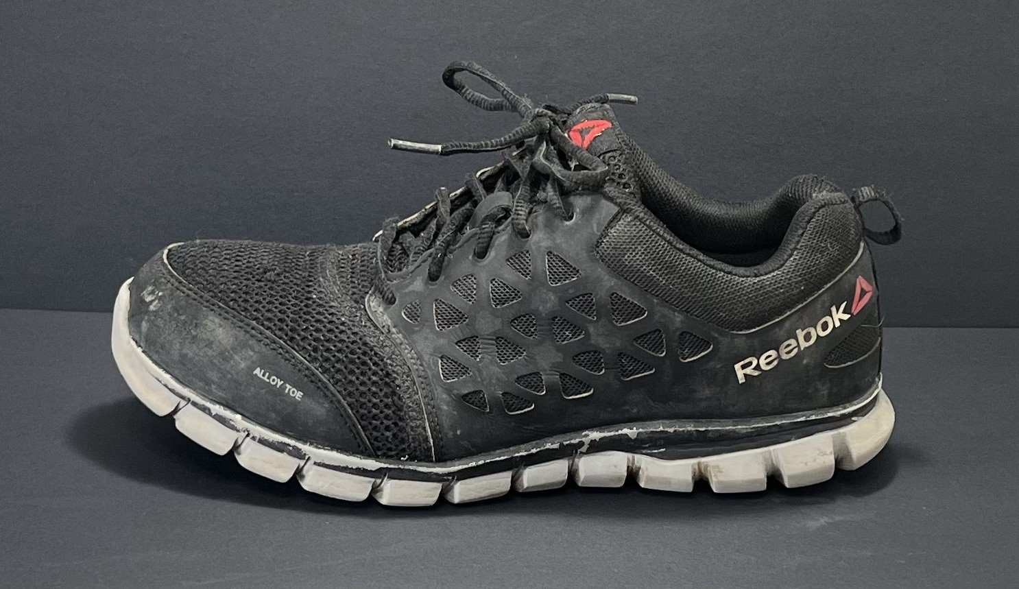 REEBOK Sublite Cushion Men’s Alloy  Toe Work Shoes Sz 9.5M