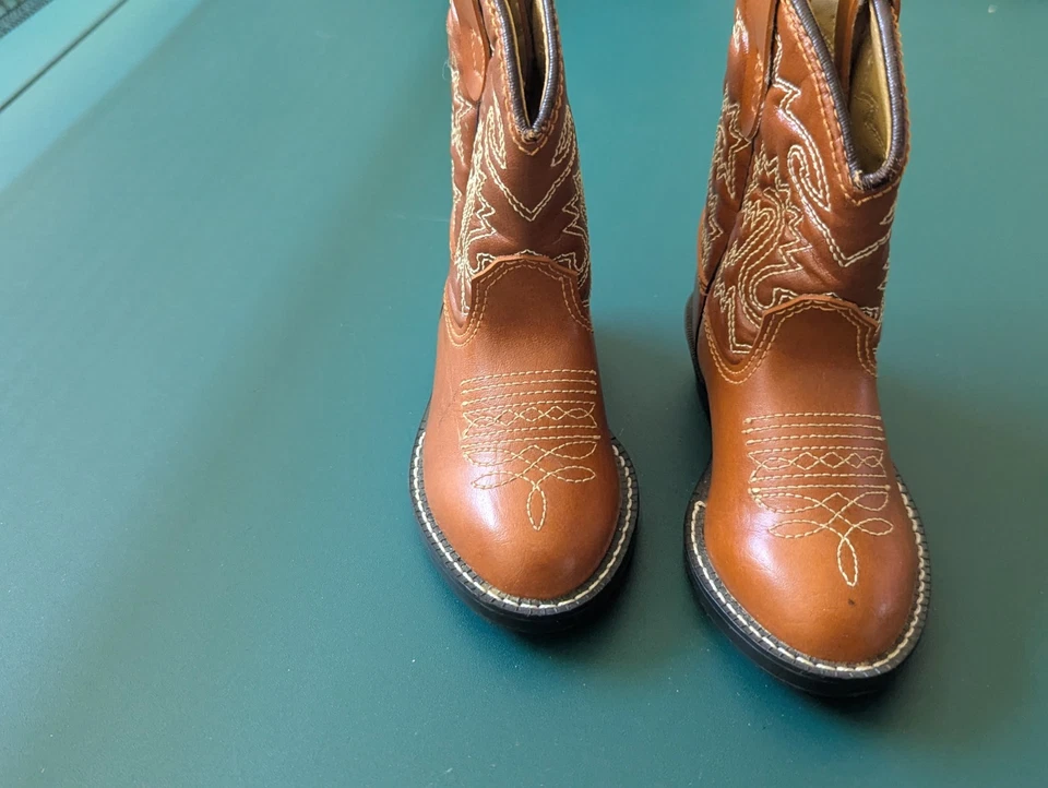 Botas de vaquero bordadas estilo occidental talla 5 para niños pequeños: carrusel usadas en excelente estado ver fotos Foto 2 de 4