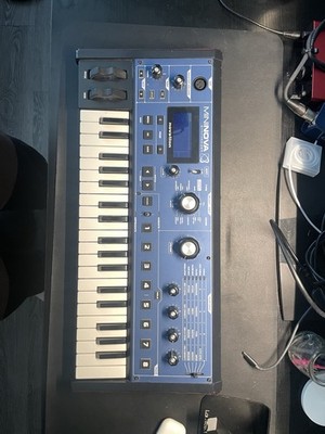 Novation MiniNova Digital Keyboard Synthesizer 37 Keys Vocoder MIDI *No Mic*