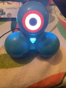 Wonder Workshop Dash Robot DA01 WITH separate Launcher Kit, Mint Condition