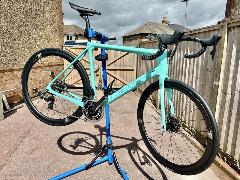 Bianchi Specialissima Red eTap AXS 12 Spd in Celeste