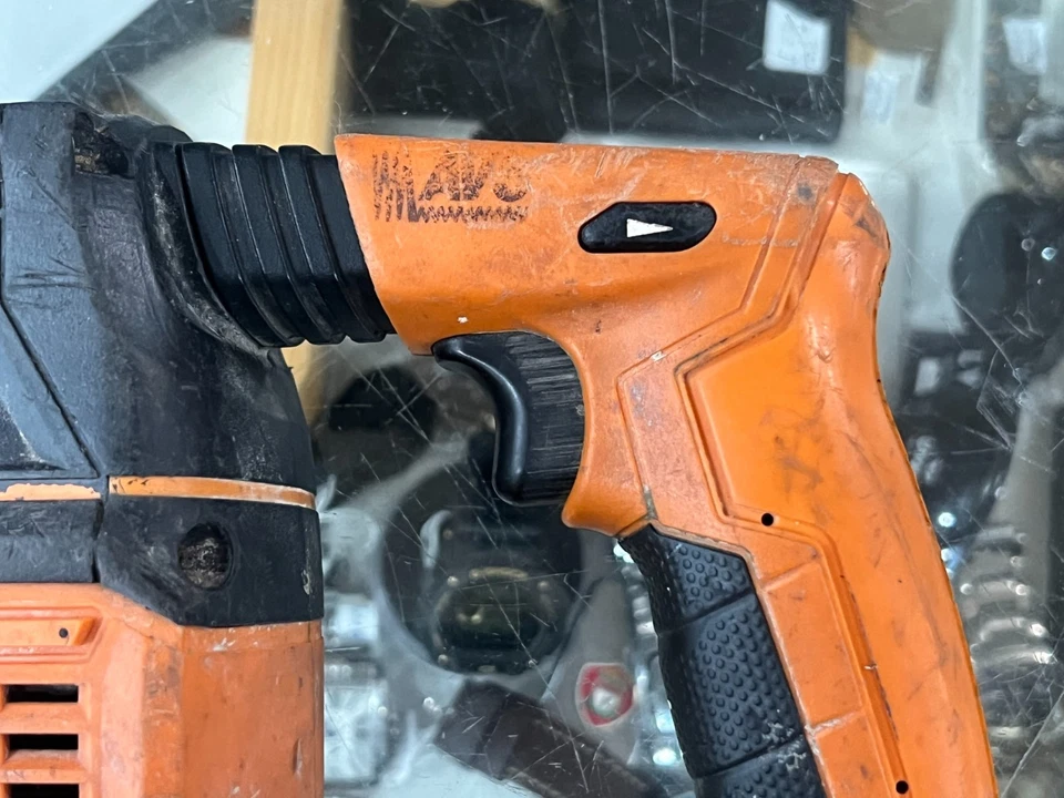 AEG BBH 18 18V TALADRO PERCUTOR GIRATORIO INALÁMBRICO - SOLO PIEL Foto 3 de 4