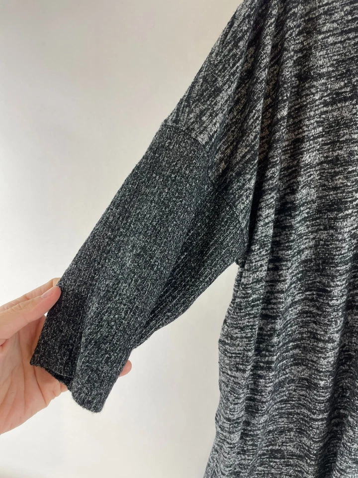 Gap Maternity Sweater Women's Size XS Black Gray Heather V-Neck Half Sleeve - Image 3 of 4