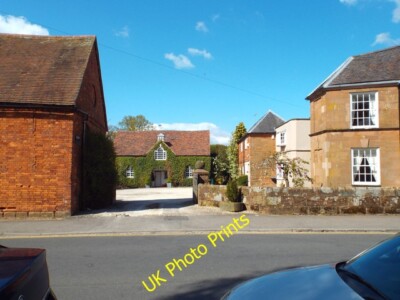 Foto 6x4 Wohnanlage, Nordseite der High Street, Kenilworth The c2014