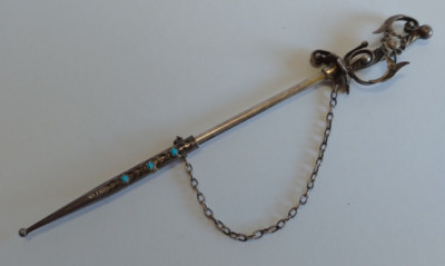 ANTIQUE STERLING SILVER BLUE GLASS MOVBLE DAGGER SWORD BROOCH PIN