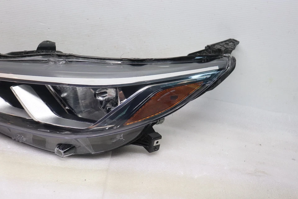 Faro halógeno conductor izquierdo TYC 20-17514-00 compatible con Nissan Sentra 2020-2021 Foto 3 de 4