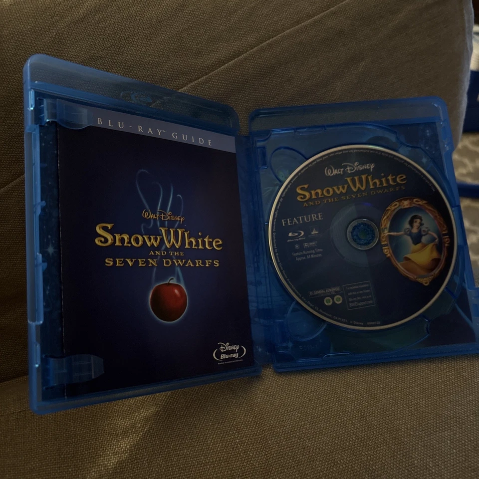 Snow White and The Seven Dwarfs - Blu-Ray + DVD - Diamond Edition -New / Sealed - Image 3 of 3