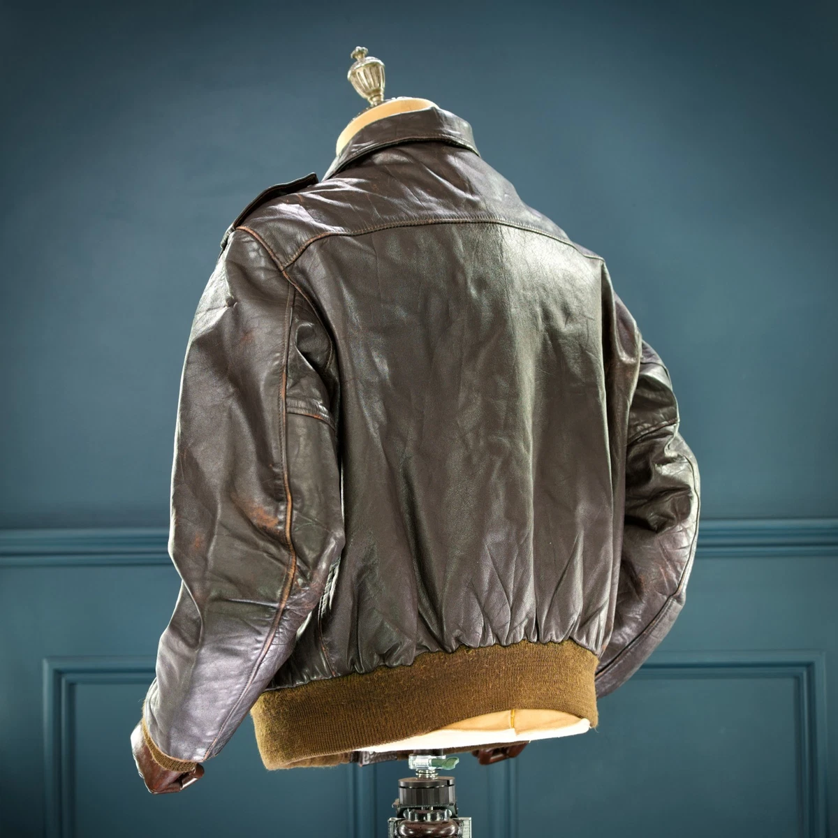 Chaqueta de cuero de bombardero de vuelo marrón vintage Schott IS-674-MS Steerhide A2 de los años 80 "L