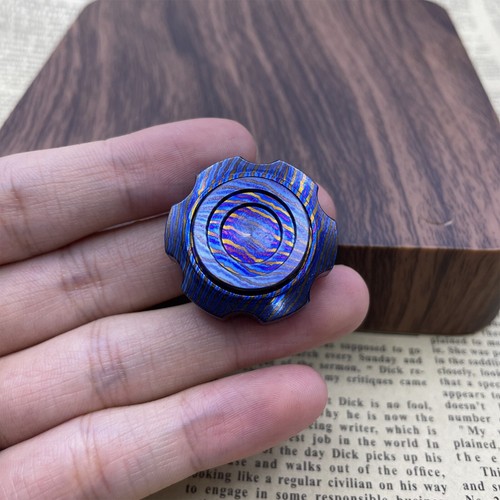 EDC Giocattolo Portatile Titanio Damasco Decompressione Punta Dita Fidget Spinner Gear - Foto 3 di 16