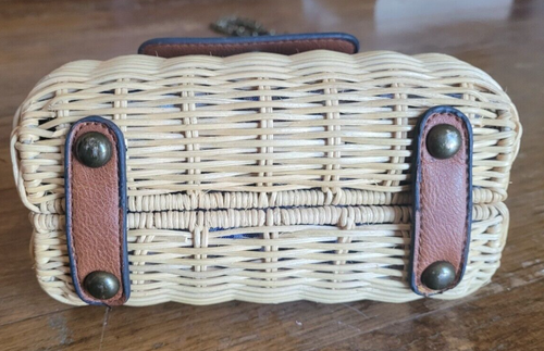 Free People Small Woven Basket Clutch w/Shoulder Chain New w/o Tags - Picture 3 of 4