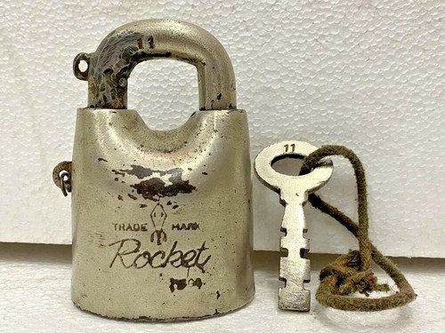 VECCHIO LUCCHETTO IN FERRO VINTAGE RARO MARCHIO RAZZO REG.N.187933 CON CHIAVE ORIGINALE - Foto 2 di 12