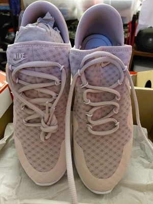 WOMEN NIKE  size 7