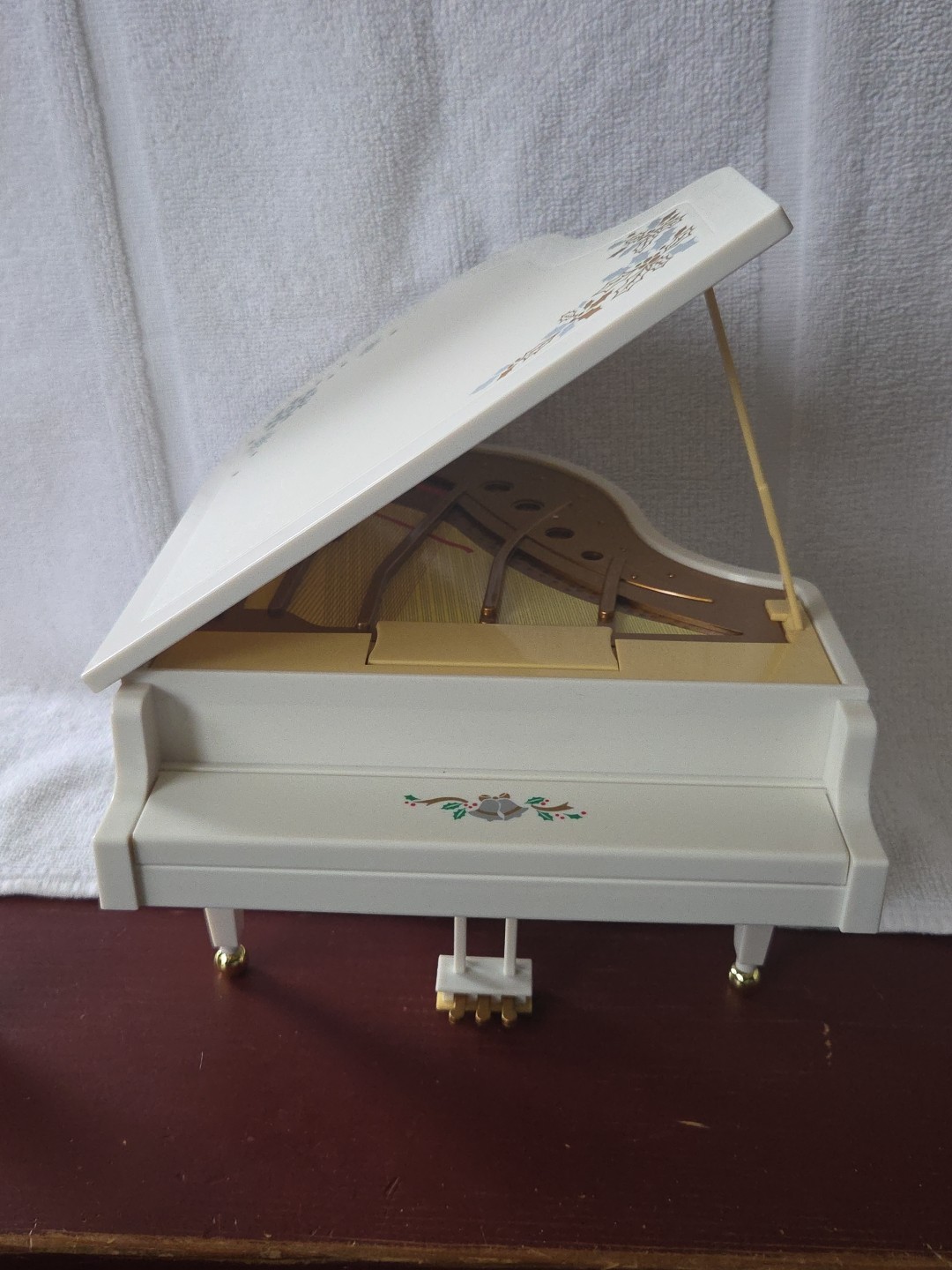 Vintage MAGICAL CHRISTMAS PIANO Plays 12 Christmas Songs 2005