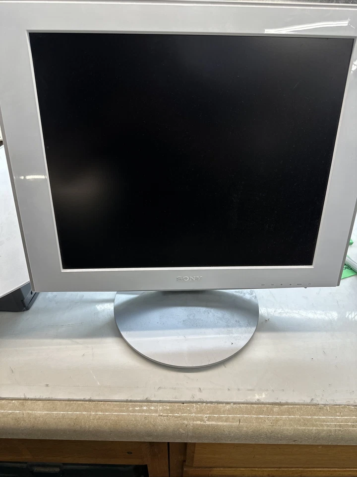 Sony SDM-HS93 LCD Monitor Color Computer Display White - Image 2 of 4