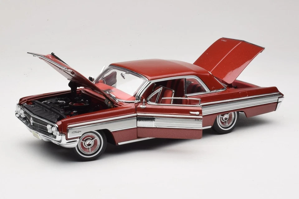 20208 Oldsmobile Starfire Coupe Red Road Signature 1:18 - Immagine 2 di 4