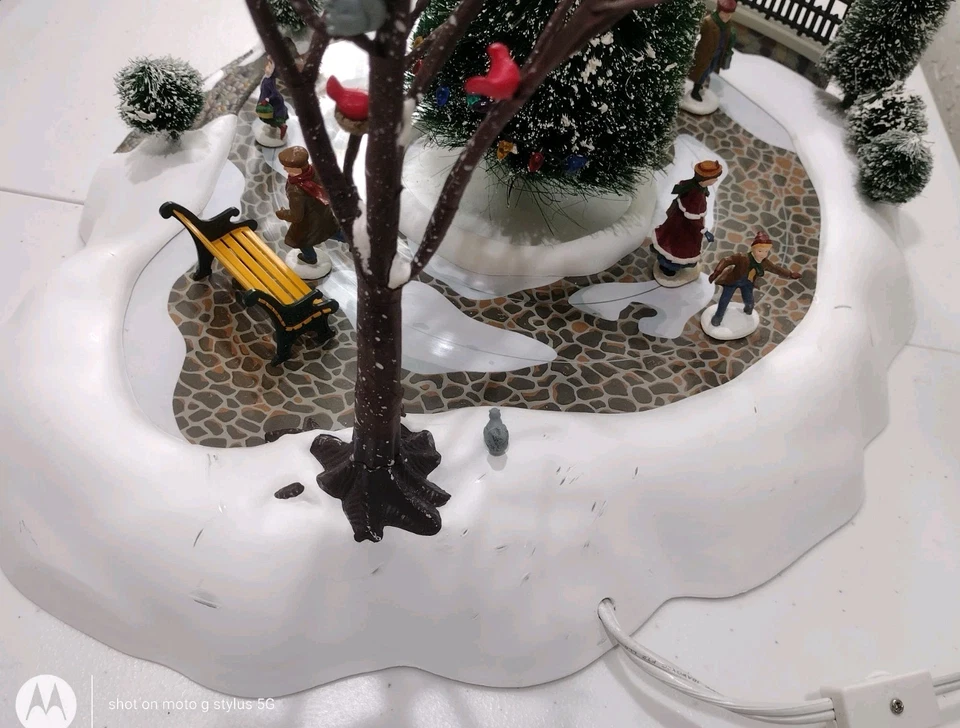 Dept 56 #5247-7 “All Around The Park” Village Set - 1994 Tested/Working - Image 4 of 4