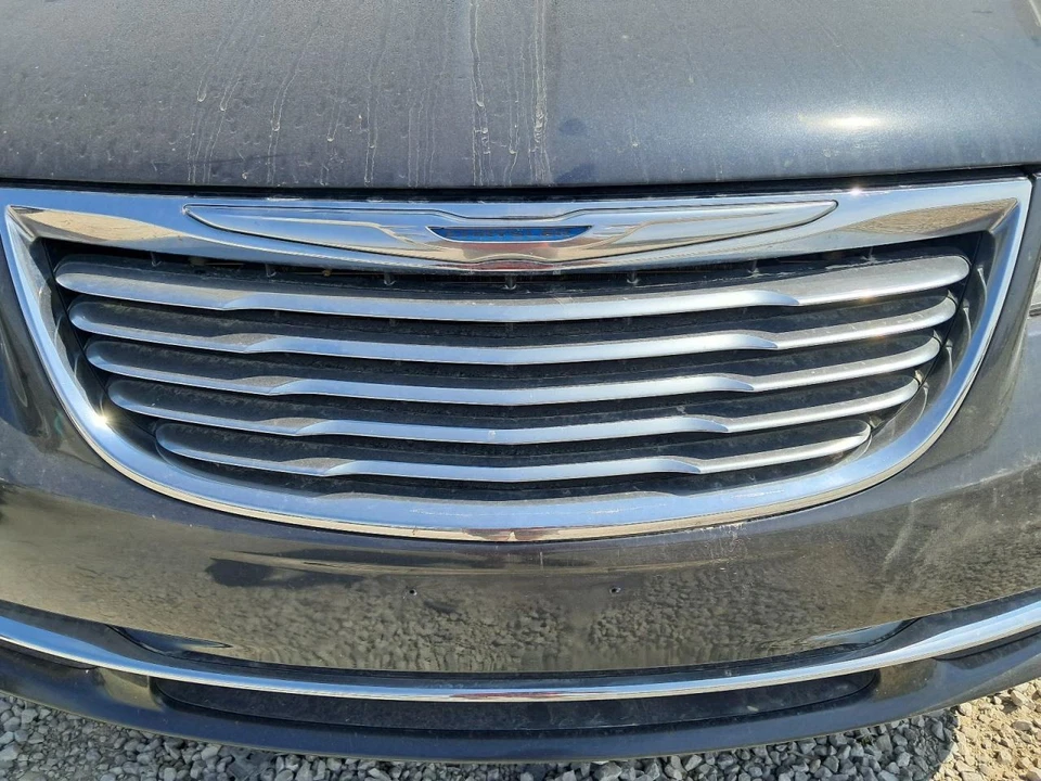 2014 Chrysler Town & Country Front Bumper Gray Used Local Pickup Only Foto 4 de 4