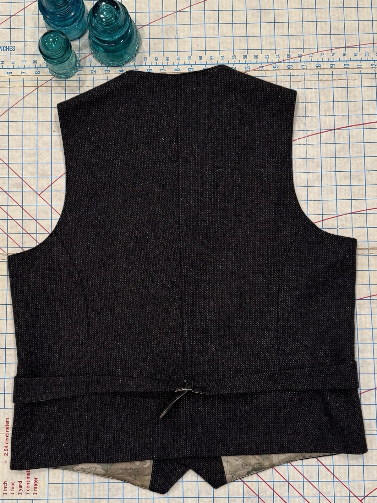 Celtic Gents of Irish Heritage Tweed Vest Charcoal Grey Mens Size 48 - product detail image 9