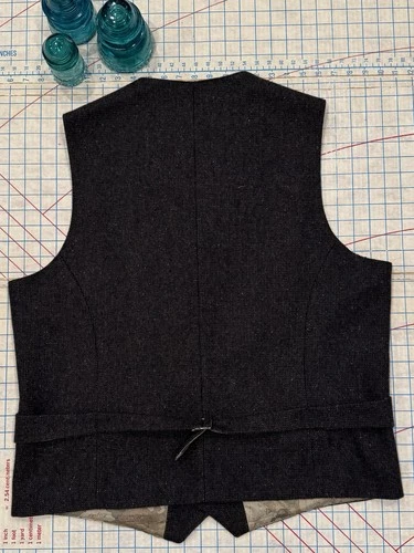 Celtic Gents of Irish Heritage Tweed Vest Charcoal Grey Mens Size 48 image 9