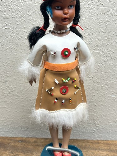 Vintage CARLSON ~ Native American Indian ~ 8.5" Female Girl Doll Figure w/stand - Picture 2 of 6