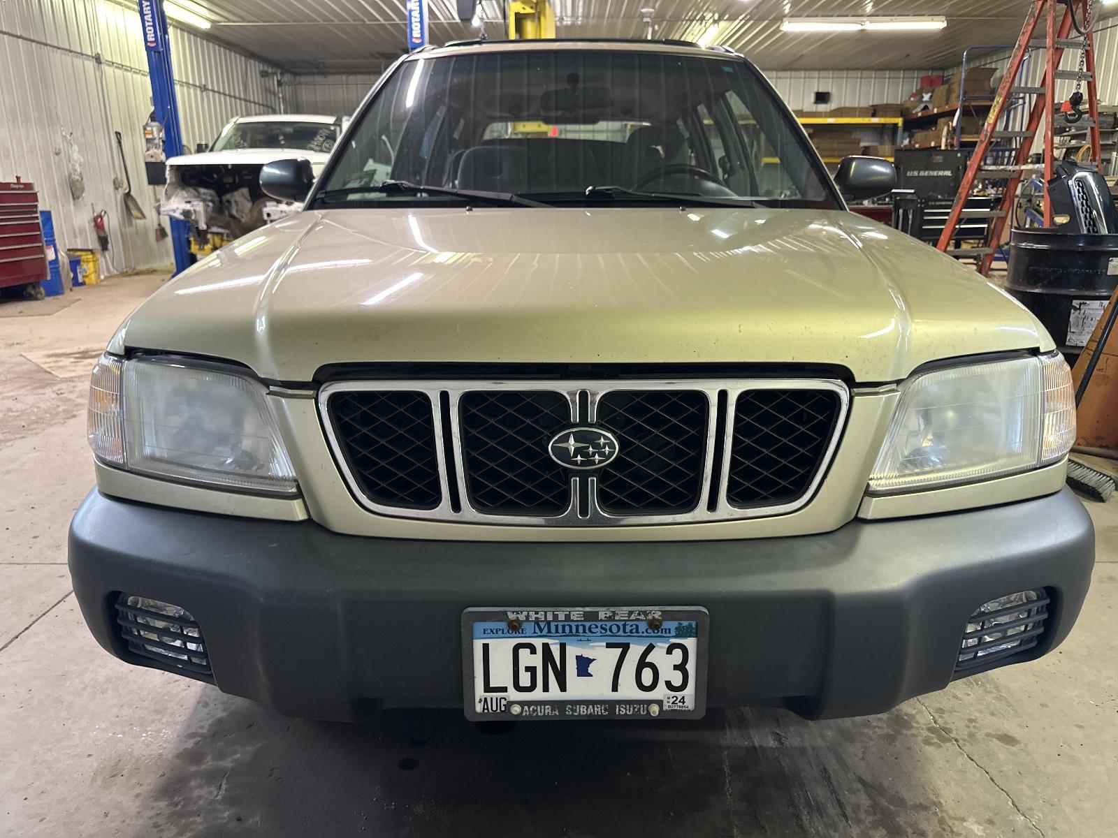 Used Driving Light fits: 2002 Subaru Forester Fog-Driving bumper mounted Grade A