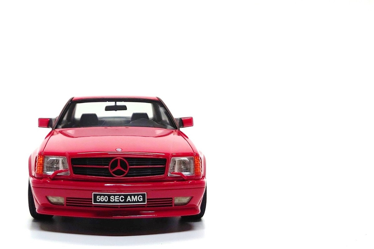 OttO Mobile 1:18 Mercedes-Benz 560 SEC AMG (C126) in Signal