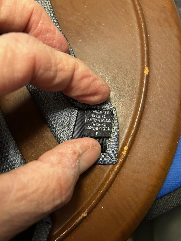 Corbata de lunares Crazy Horse gris 100 % seda hecha a mano para hombre Foto 4 de 4