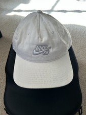 Nike SB Skateboard Snapback Hat White OSFA Embroidered Logo S1ze