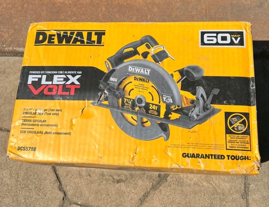 NEW! DeWalt 60 Volt FlexVolt  7 1/4" Brushless Circular Saw DCS578B 2025