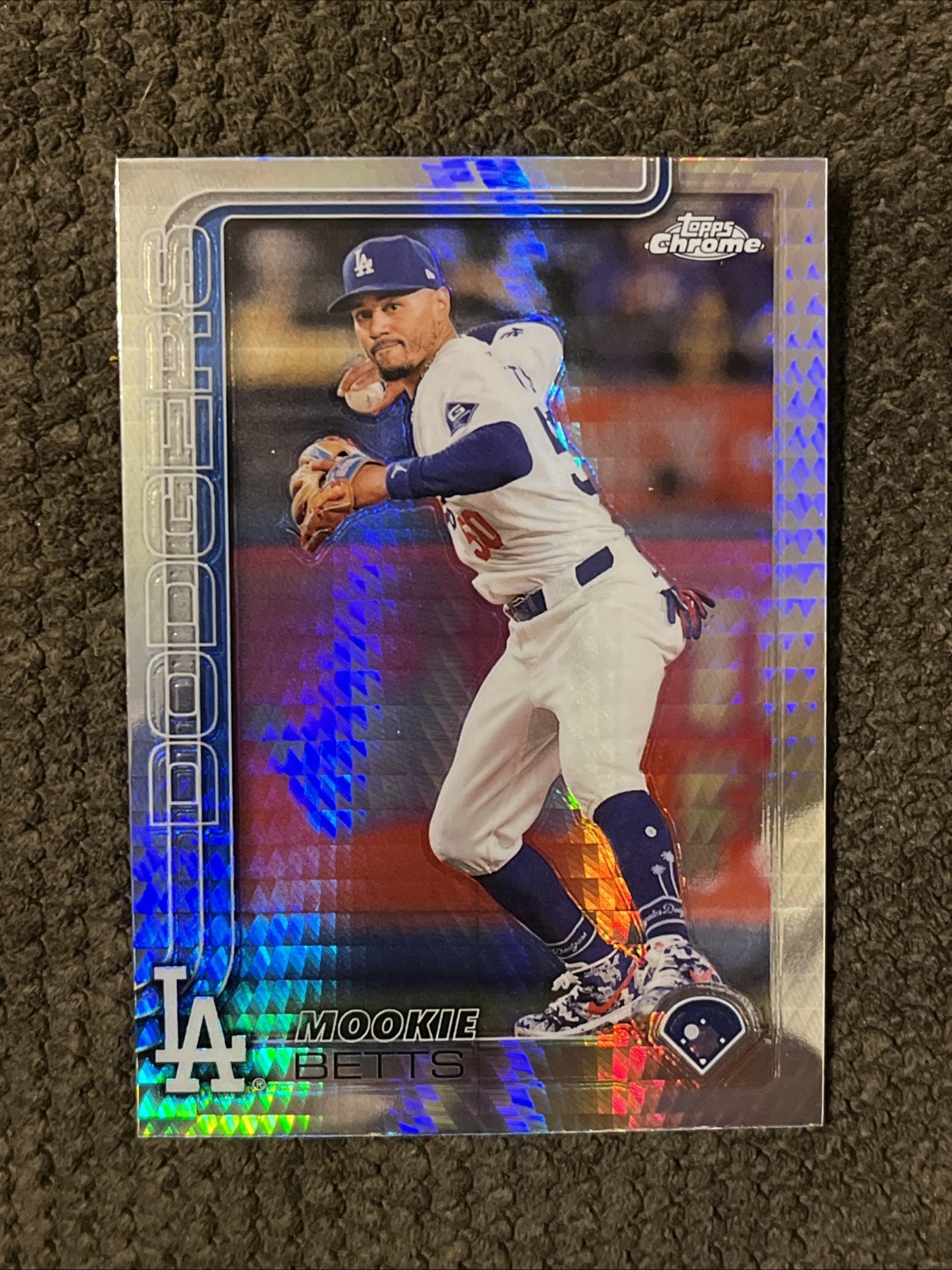 🪶2025 Topps Chrome Mookie Betts #50 Prism Refractor Dodgers