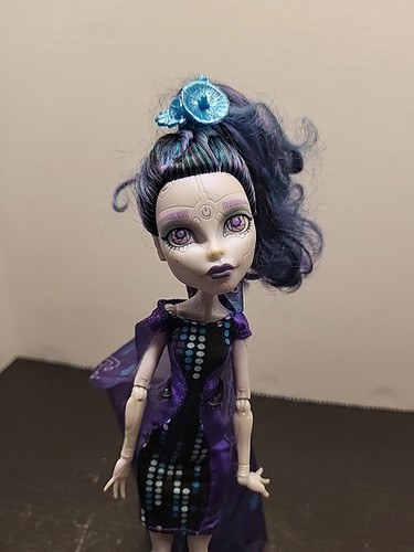 Monster High Doll Elle Eedee Boo York Gala Ghoulfriend 11" 2014 Missing Shoe - Picture 3 of 12