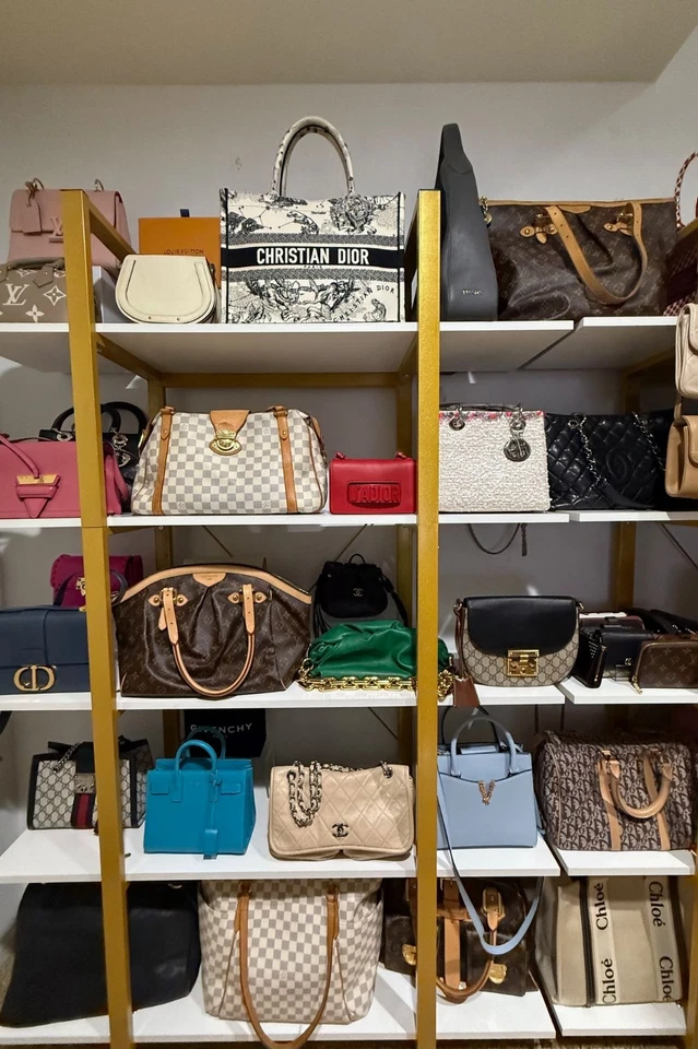 Live Designer Handbag Sale — Iconic Brands, Low Prices!