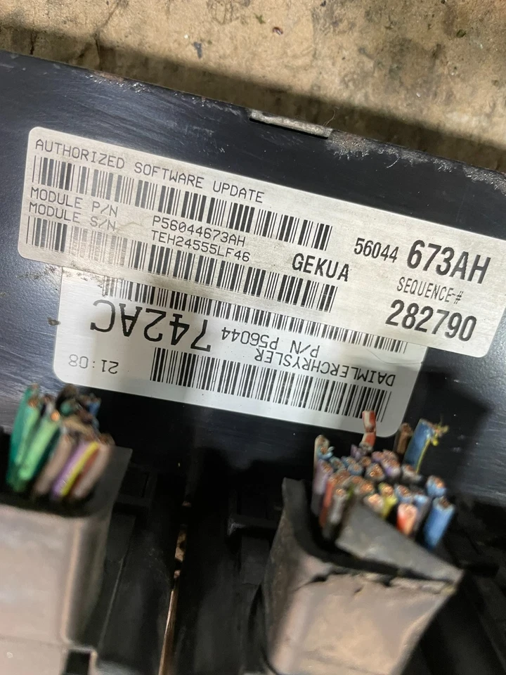 Jeep Commander Grand Cherokee 2006 módulo de control del motor 3,7 L ECU ECM V0832 DG Foto 4 de 4