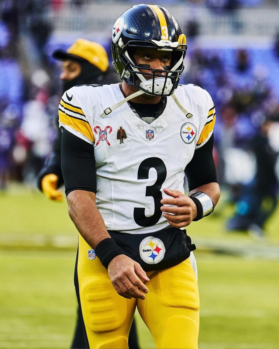 Russell Wilson Mid Game Action Pittsburgh Steelers 8x10 NFL