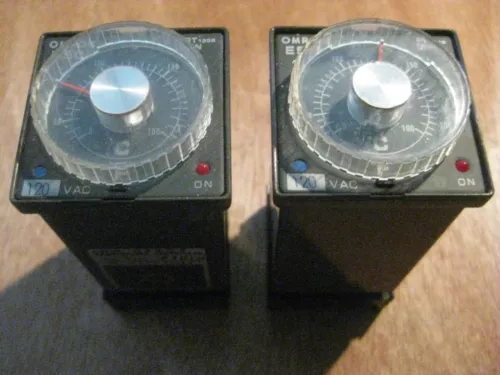 (Quan 2) Omron ESC-PT1000DIN Temperature Controller 04254