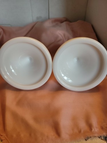 VINTAGE WESTMORELAND GRAPE PATTERN MILK GLASS CANDLESTICKS PAIR 4.5X4IN - Picture 5 of 7