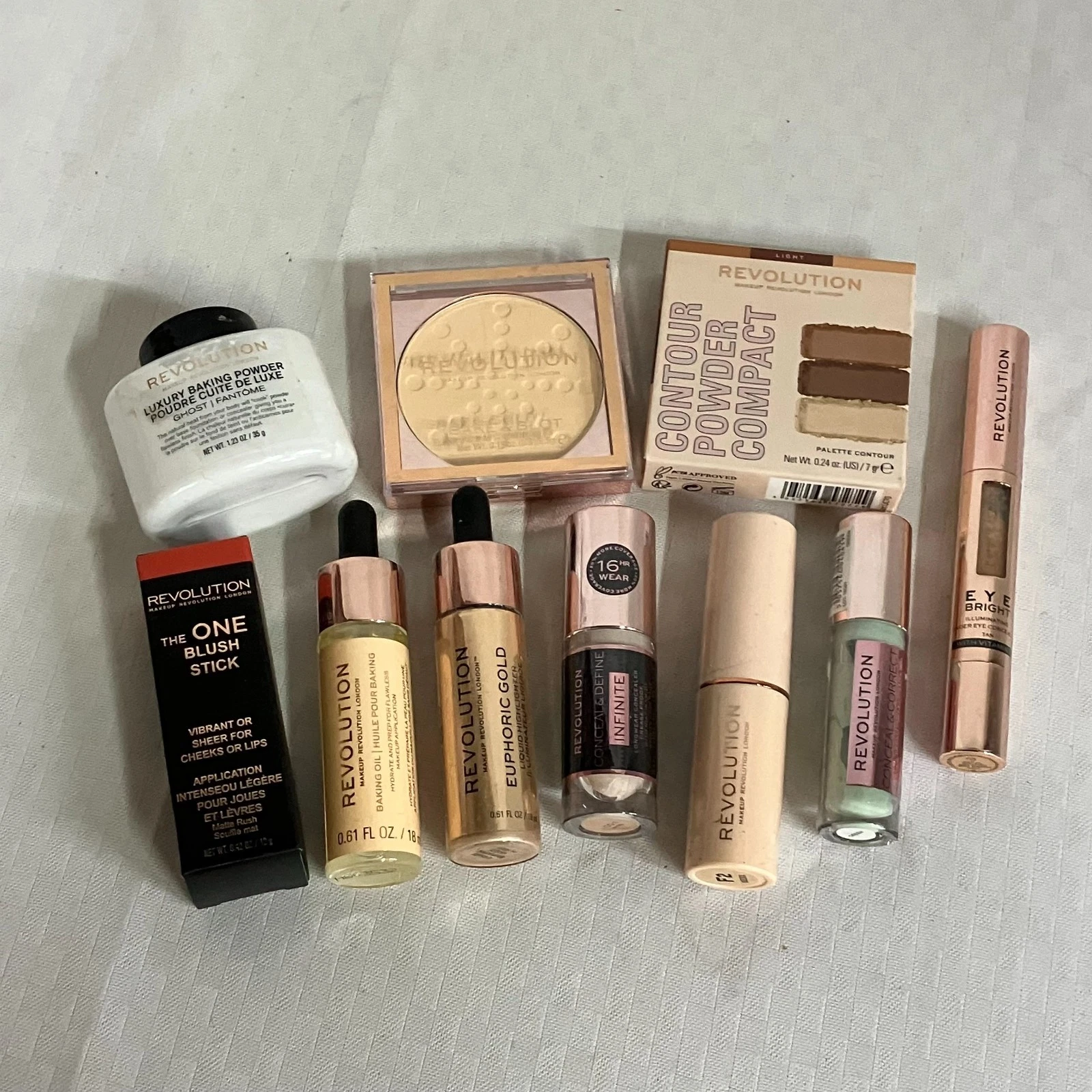 Revolution 10-Piece Makeup Set Highlighter, Foundation, Blush, Concealer, More
Opens in a new window