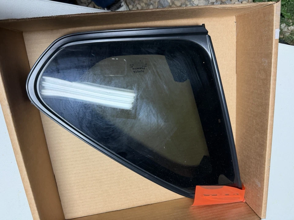 Toyota RAV4 2019-2024 cuarto izquierdo ventana de vidrio OEM nuevo genuino Foto 3 de 4