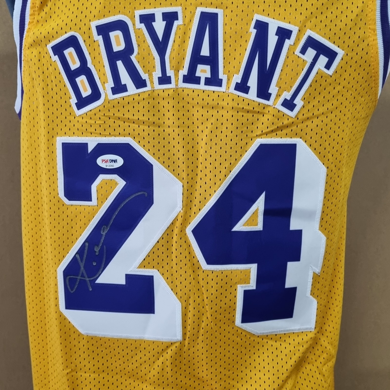 Kobe Bryant Signed Los Angeles Lakers Jersey - PSA-DNA Authentication